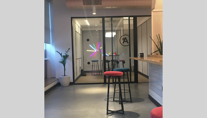 WeWork - Blue One Square full photo 5