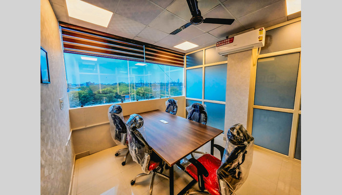 Nearby Desk full photo 9